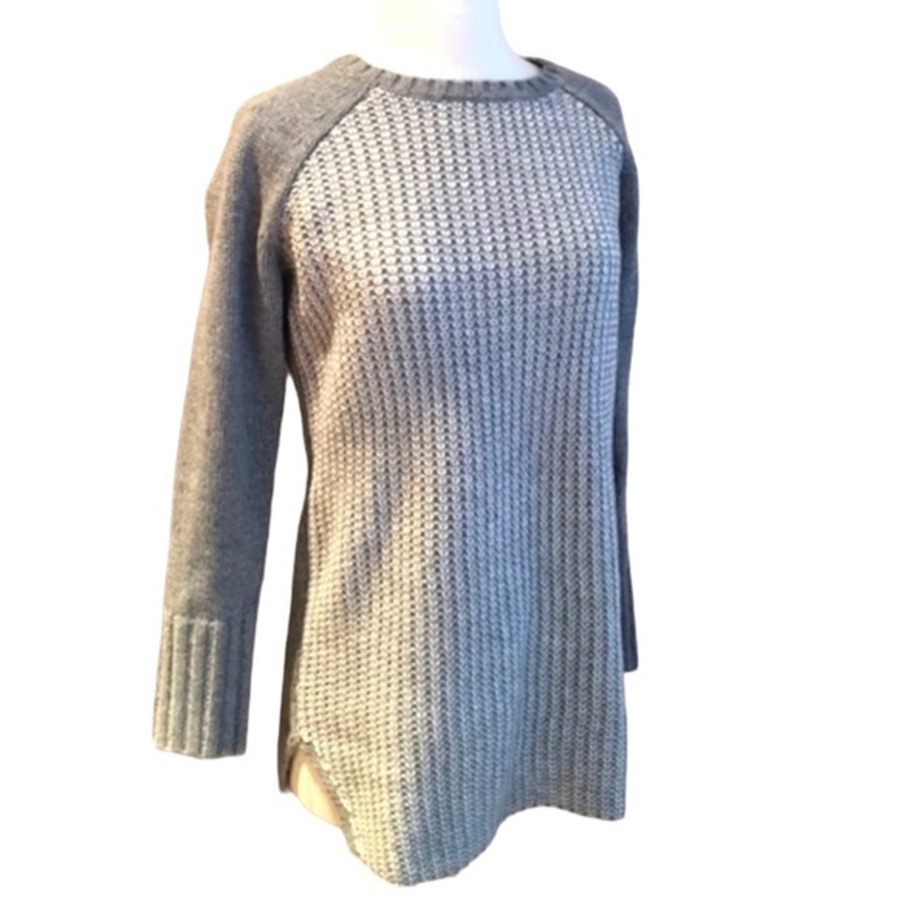 Athleta size S grey & white wool/Cashmere blend long sleeve long Henley sweater